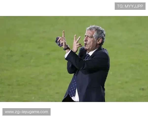 主教练临场换人策略分析成为赛后讨论热点，主教练上场踢球