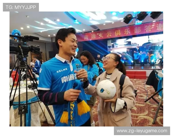 冠军球队主场球迷报答赛季支持开展感谢活动，球队拿冠军的说说