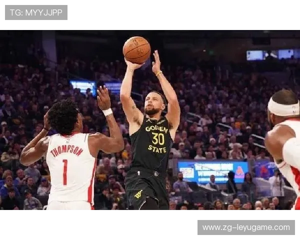 库里快速反击，勇士进攻节奏加快：一场关于速度与空间的篮球进化